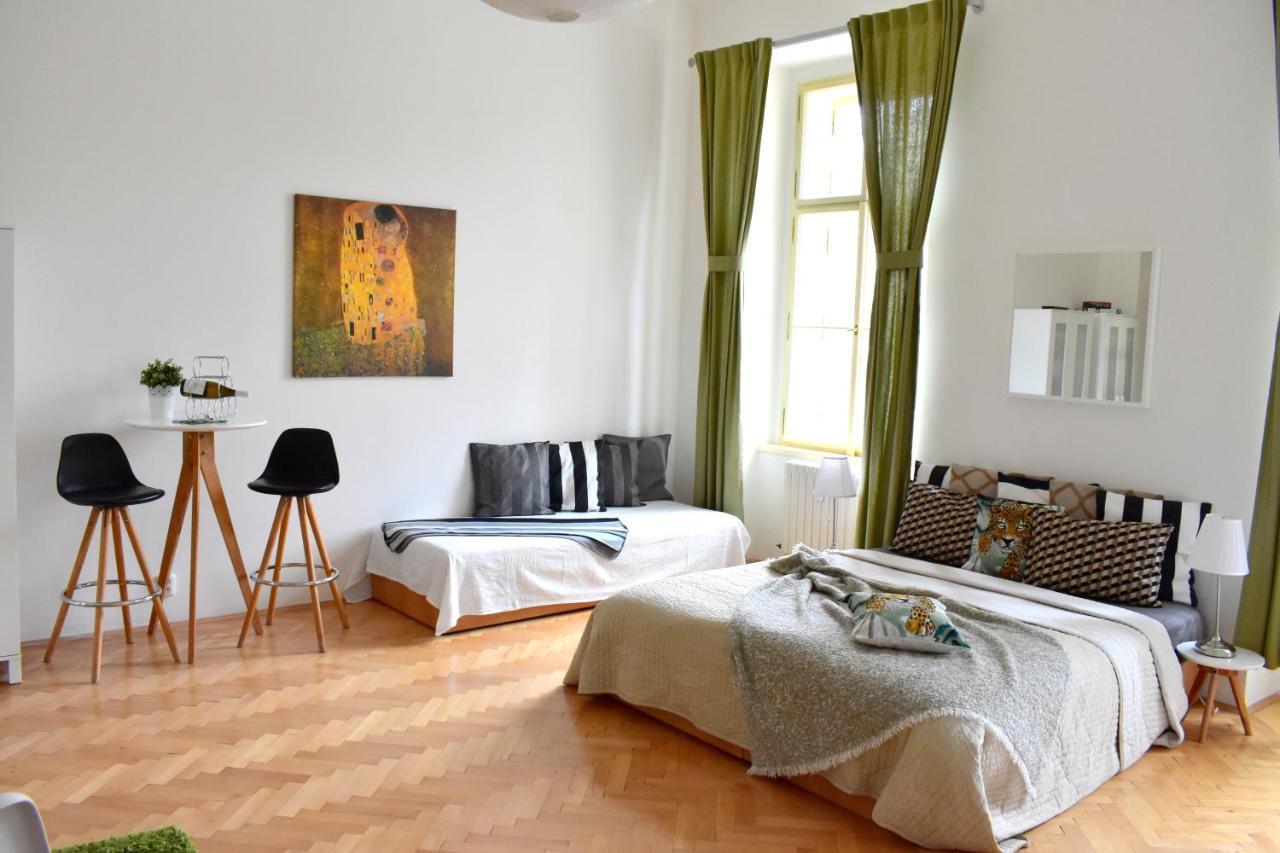 Wellness Apartments Florenc Praga Exterior foto